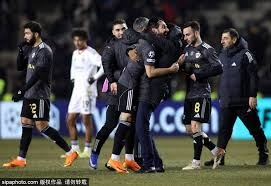 我们不得不让哈登和祖巴茨做太多事，他们很多时候肯定会觉得累，于是大家就不可避免得出现一些失误、或者投不进球。开局对我们来说真的很艰难。