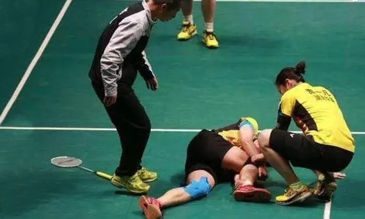 雄鹿宣布重要决定，利拉德或被强制退役，名记：他的生涯彻底完了